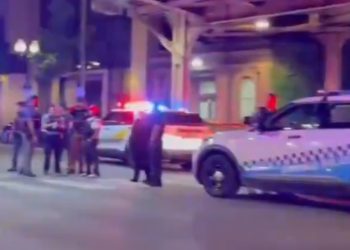 시카고 한복판이 피범벅 지옥 … 달리는 차량서 무차별 총기난사