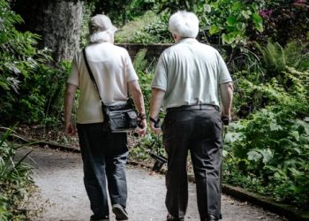 씻어도 나는 ‘노인 냄새’…이것 먹으면 사라진다고?