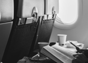 “비행기 커피 절대 마시지 마세요”…전직 승무원 폭로