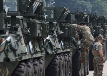 “주한미군 절반 이상 감축 …1만명만 남겨야”