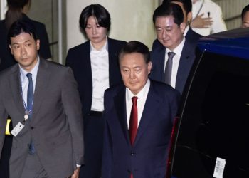 윤석열, 에어컨 없는 3평 독방 수감…아침 치즈빵·찐감자