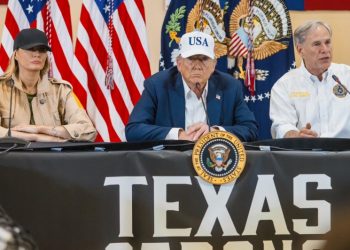 트럼프, 텍사스 홍수경보 미진 질문 기자에게 “사악한 인간”