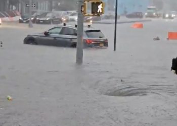 뉴욕·워싱턴 등 북동부 폭우…지하철 중단, 비상사태 선포