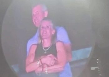 콜드플레이 공연 ‘키스캠’에 CEO 불륜 딱 걸렸다(영상)