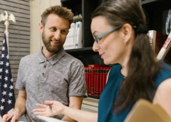 [김해원 노동법 칼럼] 고용주와 직원, 사내 연애 계약 유효할까?