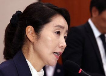 보좌관 46명 해고 ‘갑질왕’ 강선우, 자진사퇴 … 현역의원 장관낙마 첫 사례