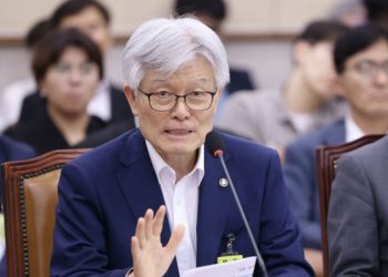 ‘이재명 임명’ 인사처장 망발 … “문재인 병X”, “박원순 조작”