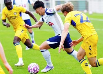 손흥민 향한 혹평 “이제는 떠날 때”