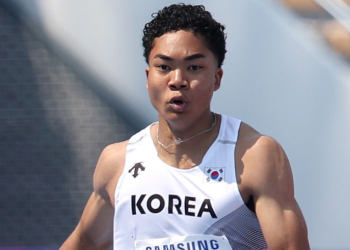 韓 세계육상계주 첫 금메달, ‘태양의 후예’ 염소 소년이었다