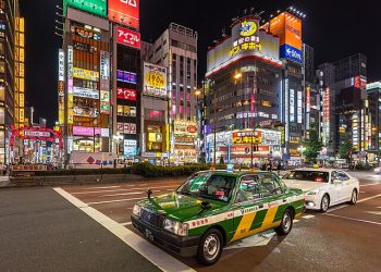 “택시 기사가 내 발을 핥았어요”