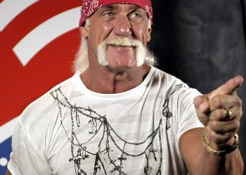 레슬링 전설 ‘헐크 호건’, 심장마비로 별세…71세