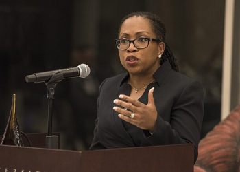 “미국 민주주의 걱정으로 밤 잠 설친다”