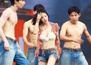 ‘워터밤 400만뷰’ 권은비 “욕조에서 물 맞으며…”