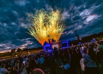 “제이홉 ‘롤라팔루자 베를린’ 공연, 챔피언스리그급 K-팝 퍼포먼스”