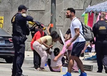 LA 다운타운서 시위대와 국토안보부 요원들 충돌