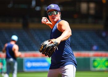 김하성, 탬파베이 이적 첫 경기서 종아리 경련 교체