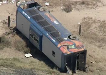 철길 지나더니 바로 뒤집어져 … 버스 승객 21명 부상