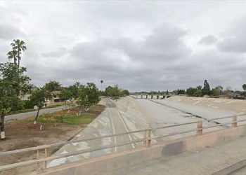 산타아나 강변서 총 맞아 숨진 시신 발견