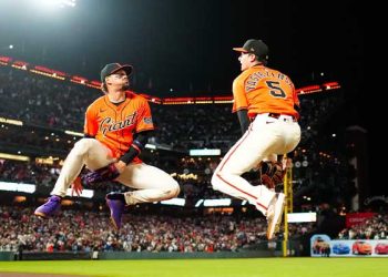 ‘절친’ 이정후·김혜성, MLB 두 번째 맞대결서 나란히 3안타 폭발