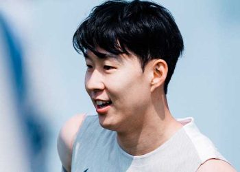 손흥민은 어디로? 일단 웃으며 토트넘 훈련 시작