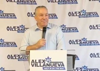 비야누에바 전 LA 셰리프국장, “소문은 사실입니다”