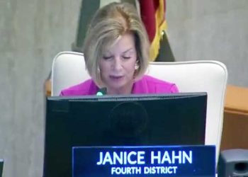 “트럼프는 비록 중단했지만 LA는 포기하지 않고 계속할 것”