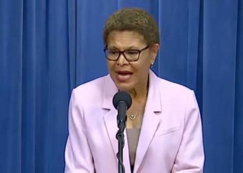 “LA시가 트럼프의 정치 희생양이냐 … 불법 이민단속에 맞설 것”