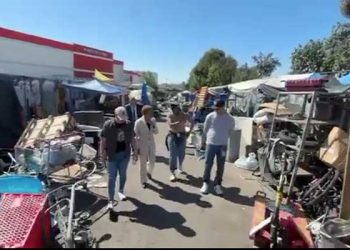 LA시, 밴나이스 대규모 텐트촌 철거 강행 … 거센 저항, 경찰과 충돌