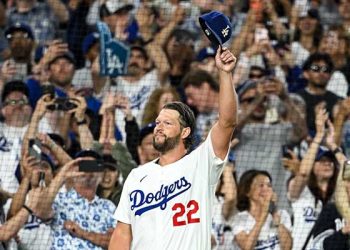 ‘레전드’ 커쇼, 3000탈삼진 완성.. 김혜성 조연 역할