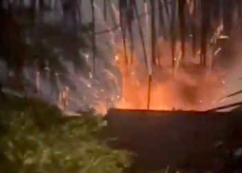 “하지 말라고 했잖아” … 불법폭죽에 주택3채 연쇄 화재, 불길 확산 중