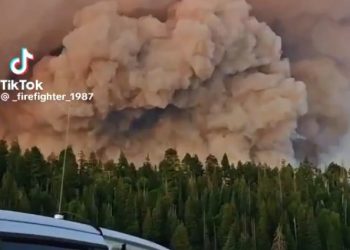그랜드캐년 애리조나-유타 거대산불, 이례적 “불구름” 7일째