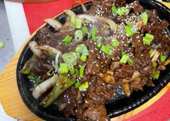 ’25년 한 자리’ 시라큐스의 숨은 맛집 ‘초롱하우스’