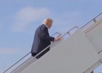 트럼프 “관세로 중산층, 저소득층에 배당금 지급 가능”