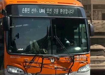 손흥민 입단에 LA ‘들썩’ 축제 분위기 … 메트로 버스도 “LA에 오신 것을 환영합니다”(화보)