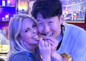 손흥민 팬들에게 인기 만점 여성 …”그와 함께 눈물 흘렸다”