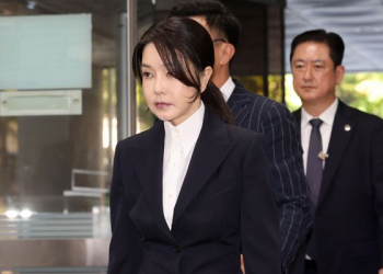 김건희, 머그샷 찍고 독방 수감…경호도 중단