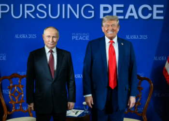 트럼프·푸틴, 역사적 미러 정상회담 … 우크라 종전 담판 돌입