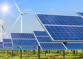 트럼프 “태양광은 사기” vs 中 “세계 최대 태양광 발전소 건설”