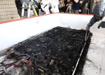 벤츠의 배신 … 저가배터리 발화, 차량 87대 전소