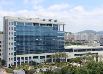 간병인이 환자 코에 ‘소변·식초’ 주입 “충격적”