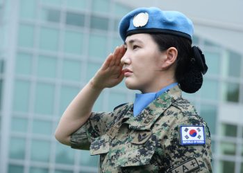 ‘여성 현역병 복무’ 병역법 개정안 발의…입대 자원 부족 해결할까