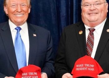 트럼프, 인준 2개월 안된 롱 국세청장 해임