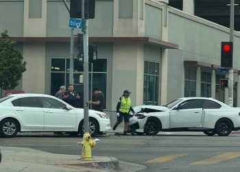 [이런일도] 한인타운 6가 직진·좌회전 차량 충돌 … “노란불 좌회전 우선?” 황당주장