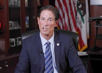 ‘베벌리힐스 부모 잔혹살해’ 메넨데스 형제 석방 안한다