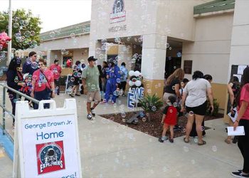 폭염 속 개학 하자마자 정전 사태 .. LA 학교들 줄줄이 휴교