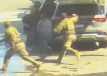 ICE, 스튜디오 시티 카워시 급습 … “사냥하듯 불체자 폭력적 체포”