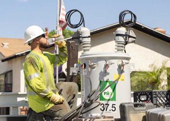 기록적 폭염 속 정전까지 겹칠라 ‘조마조마’