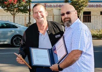 [이 사람]  40년 100만 마일 무사고 … LA 글렌도라 우체국의 전설, 박수 속 마침표