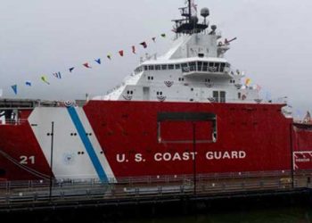 뉴포트 비치 해상 침몰하던 선박서 밀입국자 7명 구조