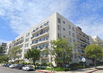 한인타운 인접 피코-로벗슨 아파트 화재 …90대 할머니 등 2명 부상